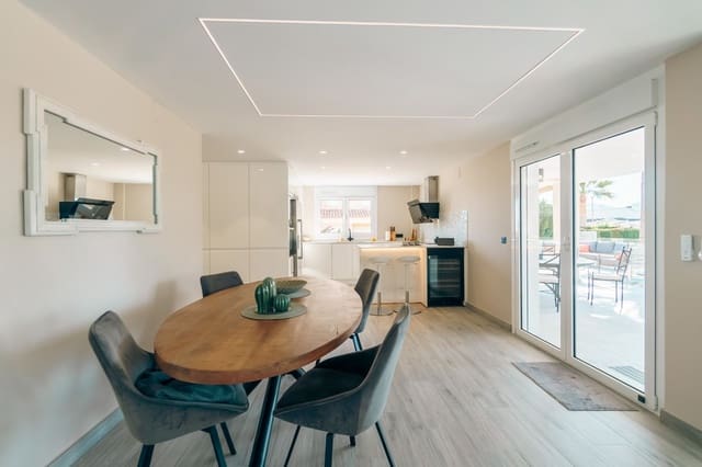 Chalet de 4 habitaciones en Alfaz del Pi / L'Alfàs del Pi en venta con piscina garaje - 1.195.000 € (Ref: 8792203)