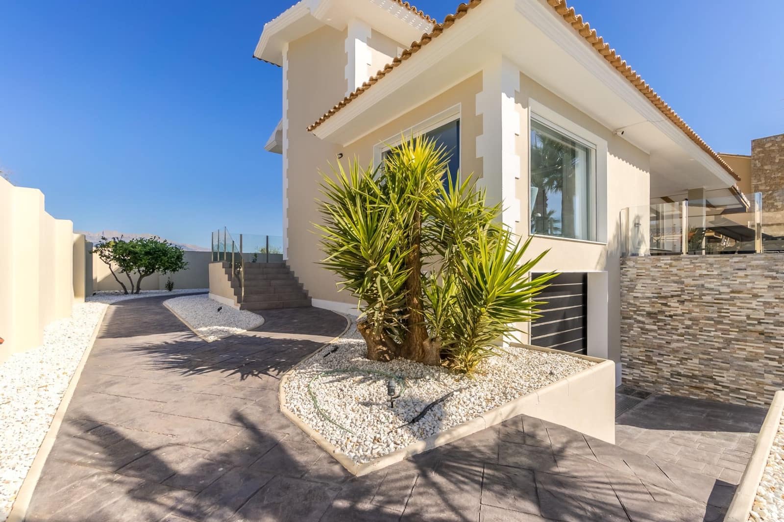 Chalet de 4 habitaciones en Alfaz del Pi / L'Alfàs del Pi en venta con piscina garaje - 1.195.000 € (Ref: 8792203)