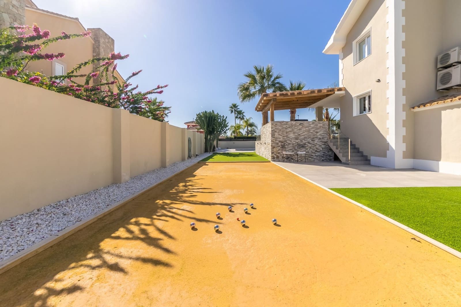 Chalet de 4 habitaciones en Alfaz del Pi / L'Alfàs del Pi en venta con piscina garaje - 1.195.000 € (Ref: 8792203)