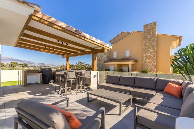 Chalet de 4 habitaciones en Alfaz del Pi / L'Alfàs del Pi en venta con piscina garaje - 1.195.000 € (Ref: 8792203)