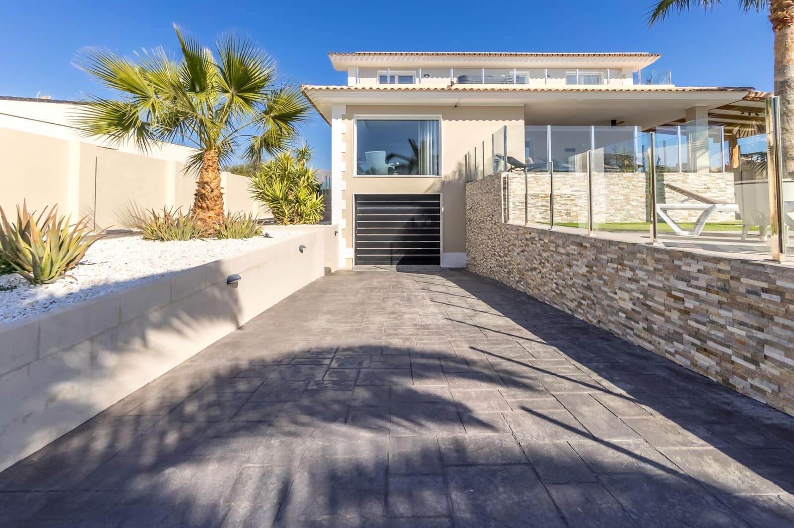 Chalet de 4 habitaciones en Alfaz del Pi / L'Alfàs del Pi en venta con piscina garaje - 1.195.000 € (Ref: 8792203)