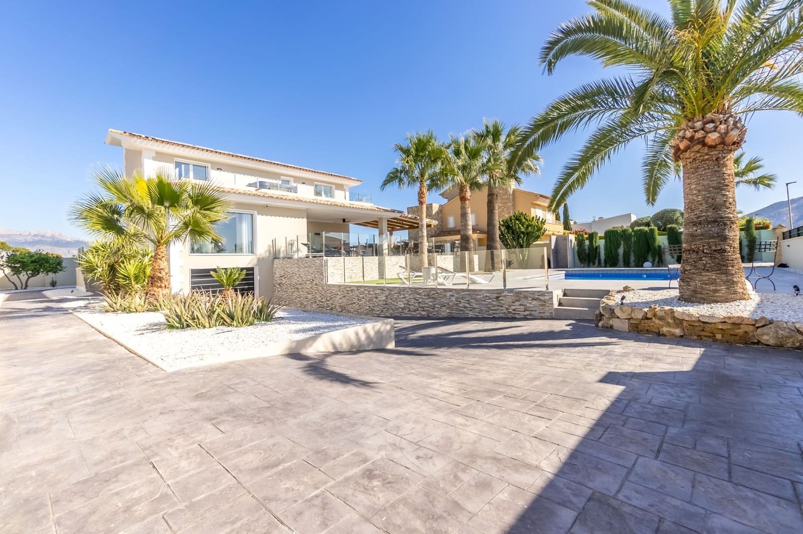 Chalet de 4 habitaciones en Alfaz del Pi / L'Alfàs del Pi en venta con piscina garaje - 1.195.000 € (Ref: 8792203)