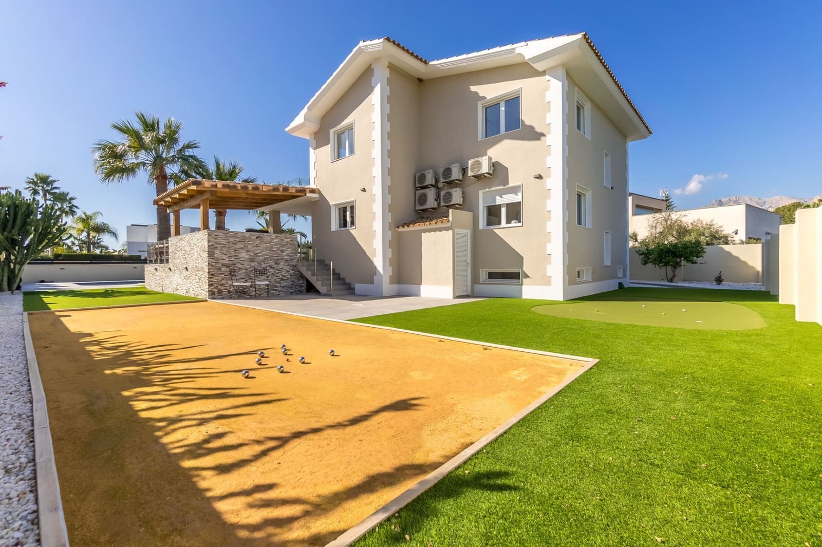 Chalet de 4 habitaciones en Alfaz del Pi / L'Alfàs del Pi en venta con piscina garaje - 1.195.000 € (Ref: 8792203)