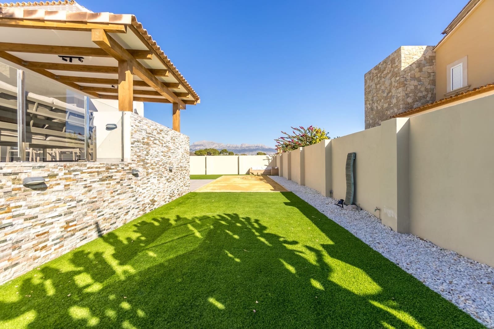 Chalet de 4 habitaciones en Alfaz del Pi / L'Alfàs del Pi en venta con piscina garaje - 1.195.000 € (Ref: 8792203)