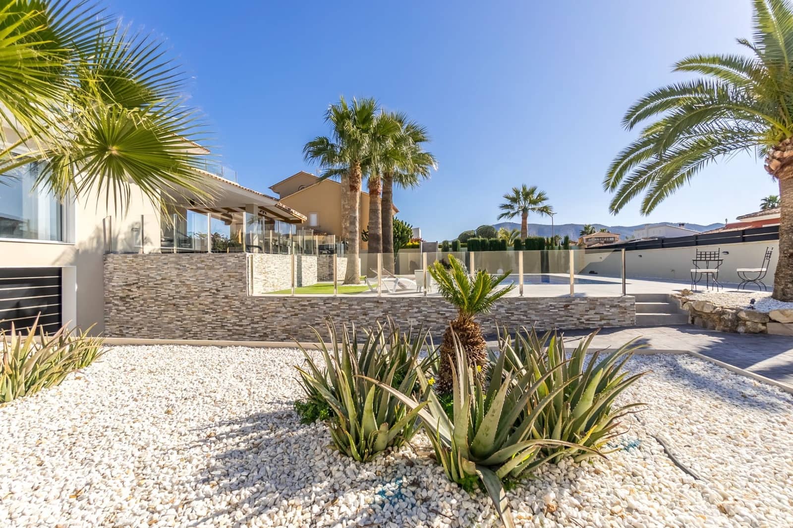 Chalet de 4 habitaciones en Alfaz del Pi / L'Alfàs del Pi en venta con piscina garaje - 1.195.000 € (Ref: 8792203)