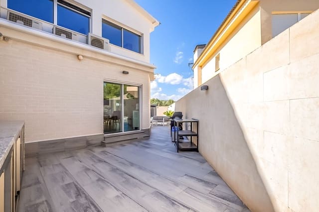 4 Zimmer Villa zu verkaufen in Alfaz del Pi / L'Alfàs del Pi mit Pool Garage - 599.000 € (Ref: 8801364)