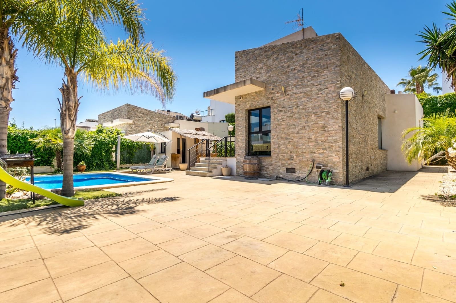 3 bedroom Villa for sale in Polop with pool - € 439,000 (Ref: 8894535)