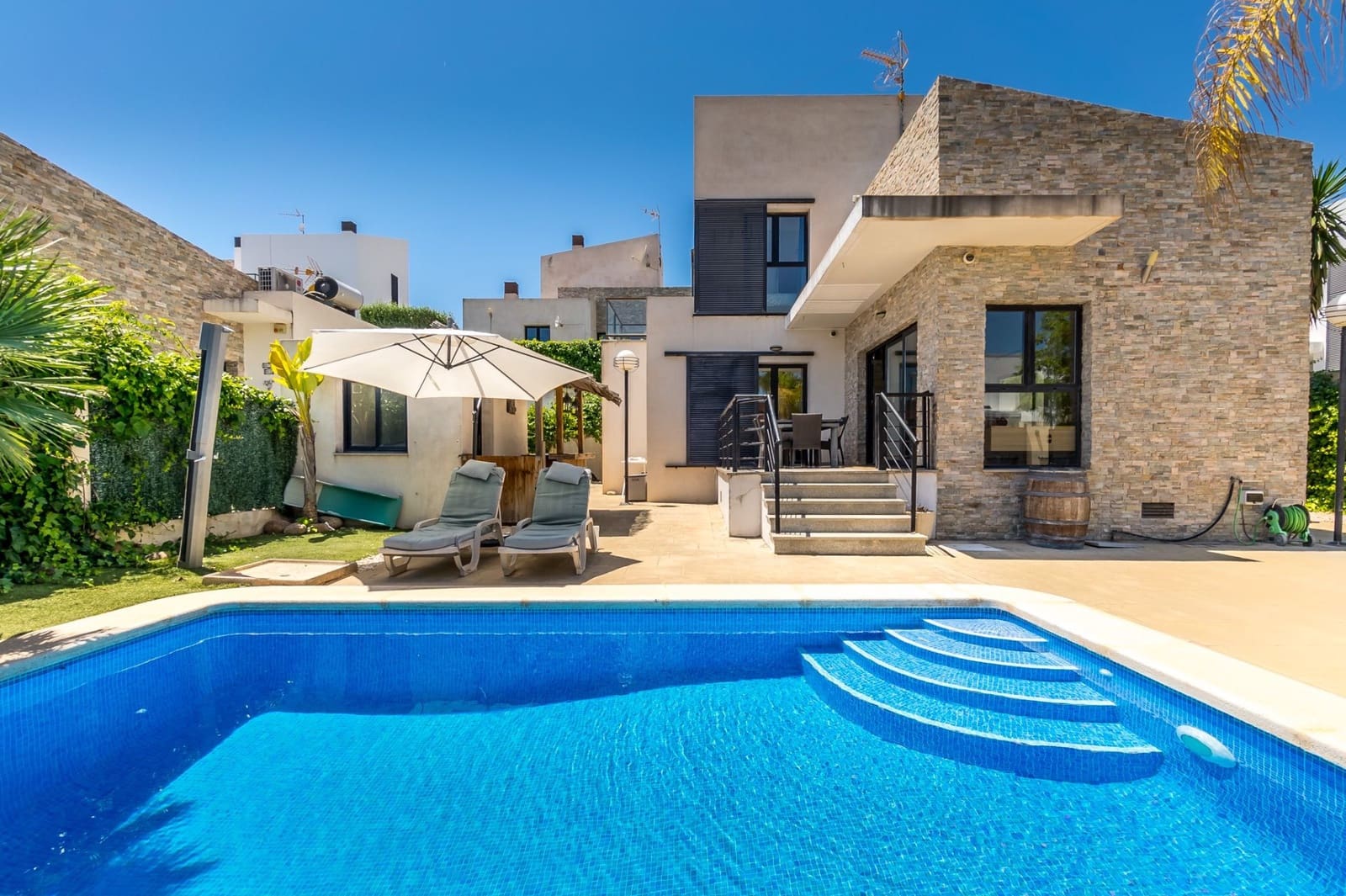 3 bedroom Villa for sale in Polop with pool - € 439,000 (Ref: 8894535)