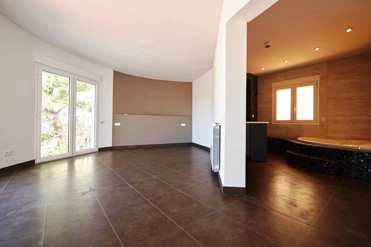 4 bedroom Villa for sale in Altea with pool garage - € 1,195,000 (Ref: 8914778)