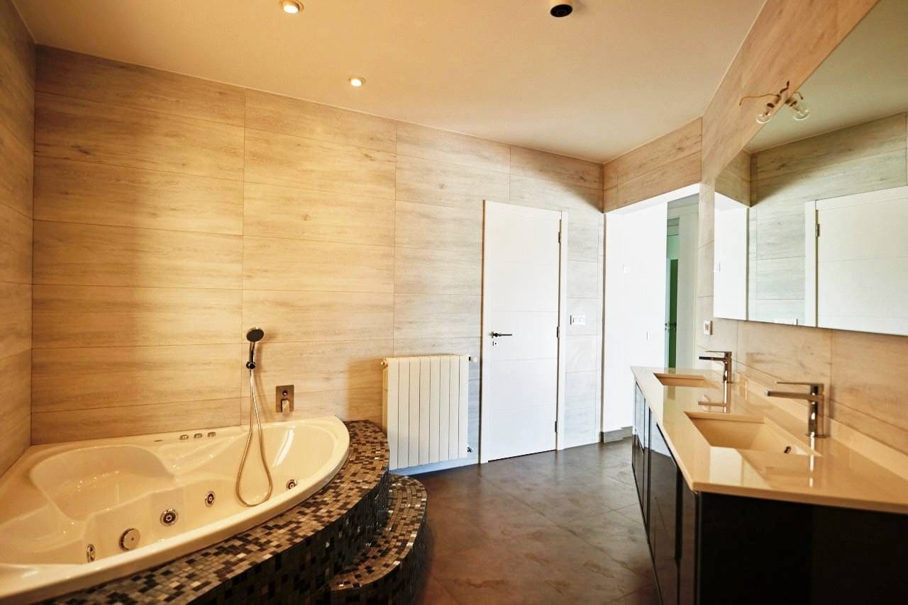 4 bedroom Villa for sale in Altea with pool garage - € 1,195,000 (Ref: 8914778)