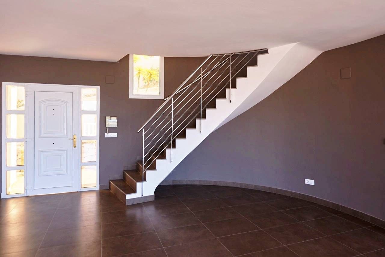 4 bedroom Villa for sale in Altea with pool garage - € 1,195,000 (Ref: 8914778)