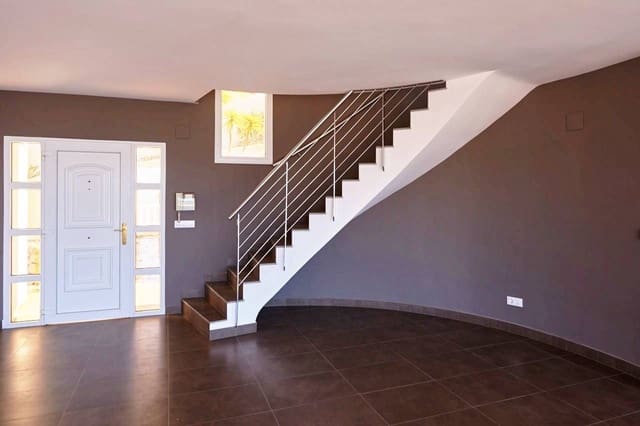 4 bedroom Villa for sale in Altea with pool garage - € 1,195,000 (Ref: 8914778)