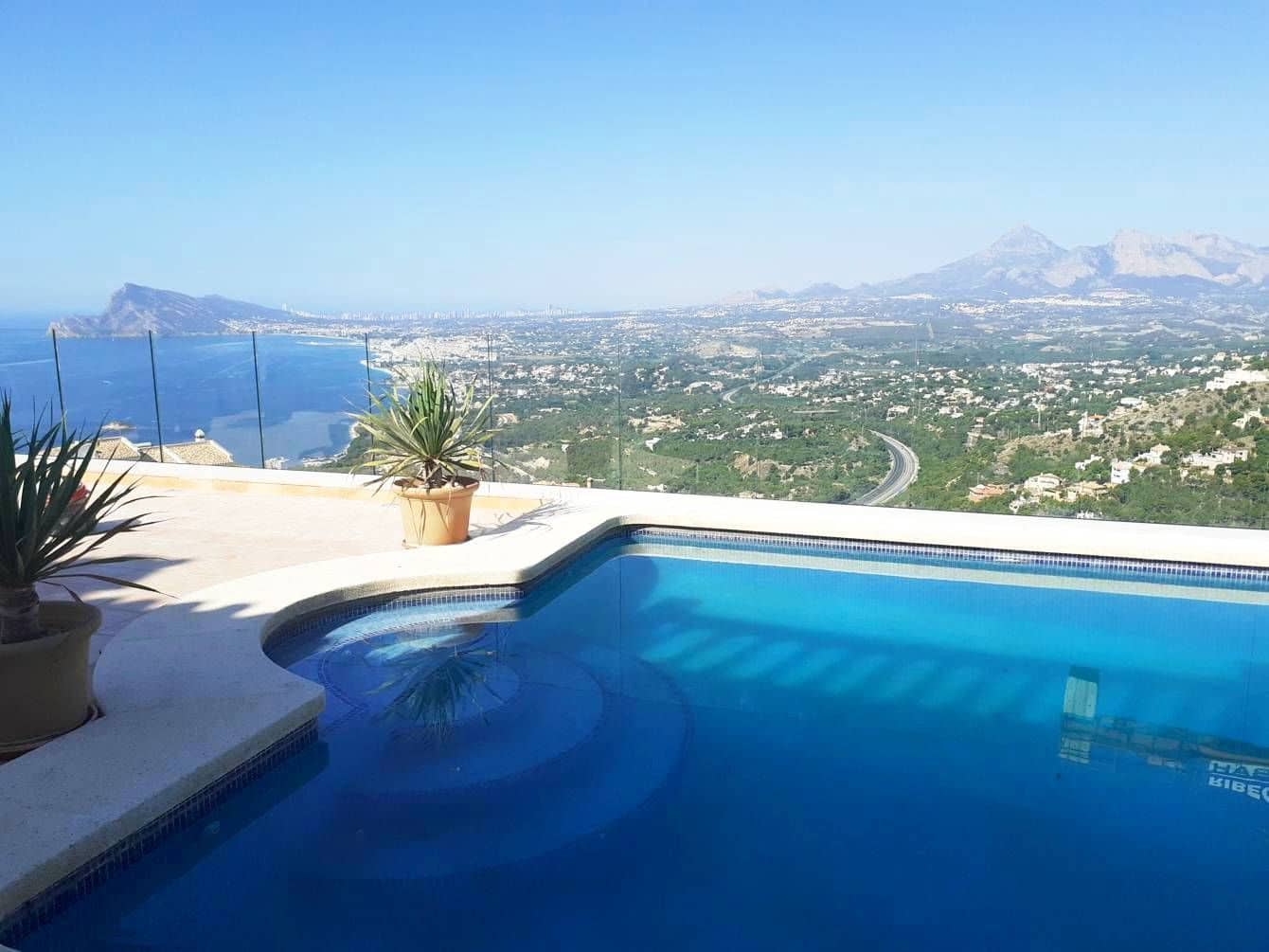 4 bedroom Villa for sale in Altea with pool garage - € 1,195,000 (Ref: 8914778)