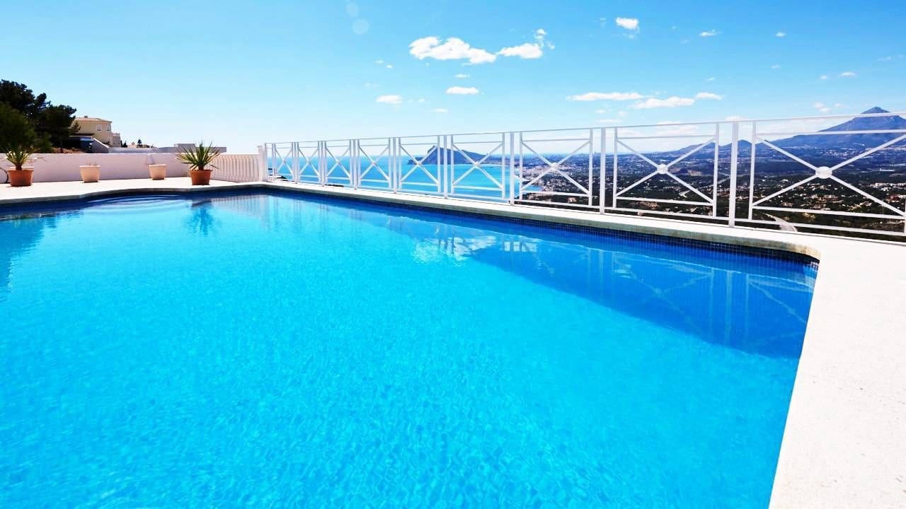 4 bedroom Villa for sale in Altea with pool garage - € 1,195,000 (Ref: 8914778)