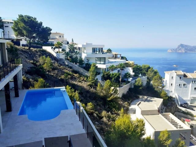 4 bedroom Villa for sale in Altea with pool garage - € 1,195,000 (Ref: 8914778)