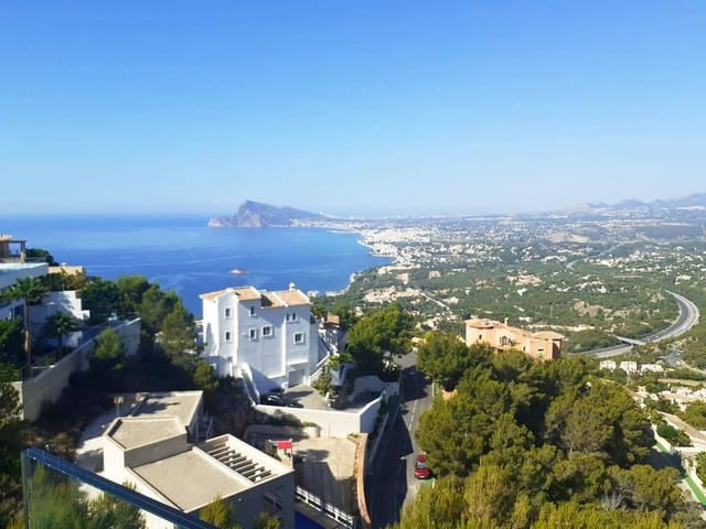 4 bedroom Villa for sale in Altea with pool garage - € 1,195,000 (Ref: 8914778)