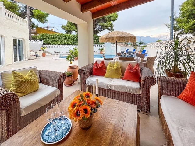 4 bedroom Villa for sale in Albir, Alfaz del Pi / L'Alfàs del Pi with pool garage - € 795,000 (Ref: 8925971)