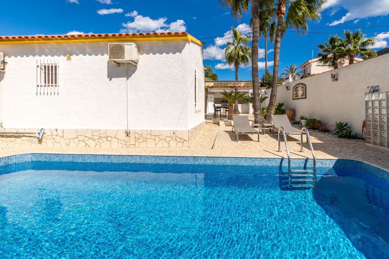 4 Zimmer Villa zu verkaufen in Albir mit Pool Garage - 580.000 € (Ref: 8945917)