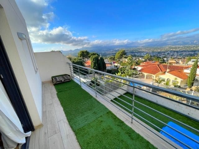 3 quarto Moradia Geminada para arrendar em Albir com piscina garagem - 1 800 € (Ref: 9002975)