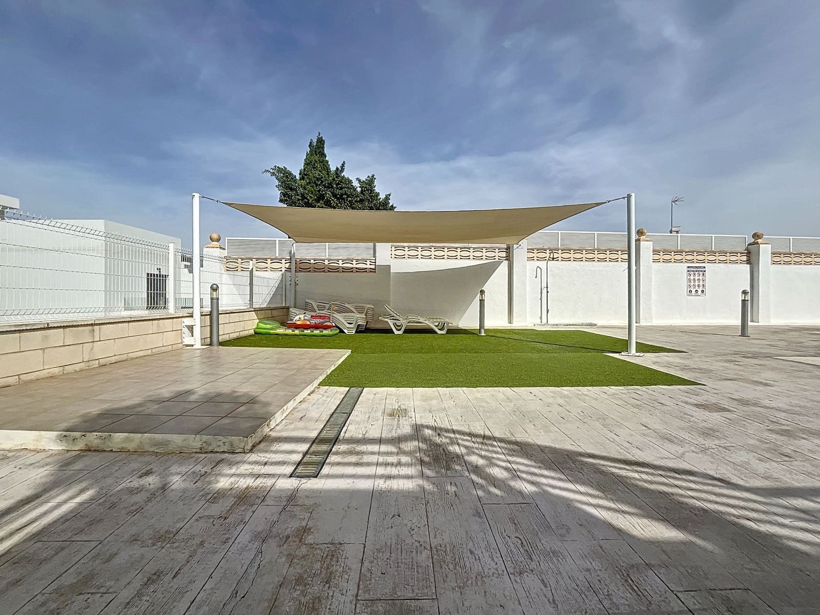 3 quarto Moradia Geminada para arrendar em Albir com piscina garagem - 1 800 € (Ref: 9002975)