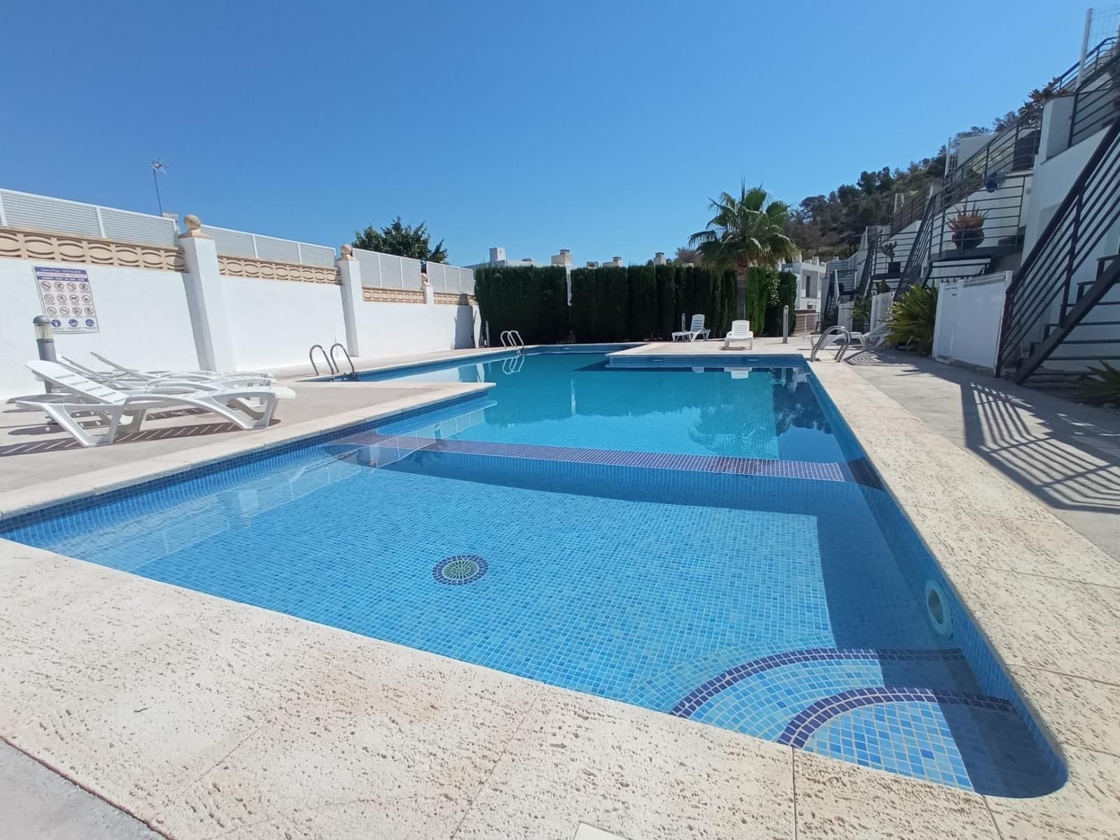 3 quarto Moradia Geminada para arrendar em Albir com piscina garagem - 1 800 € (Ref: 9002975)