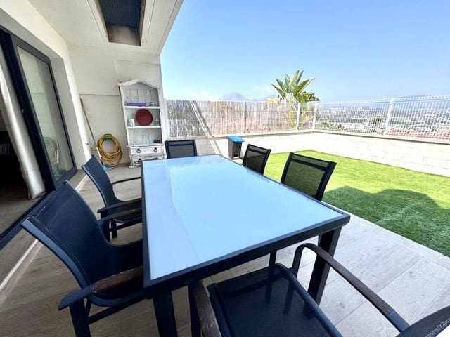 3 quarto Moradia Geminada para arrendar em Albir com piscina garagem - 1 800 € (Ref: 9002975)