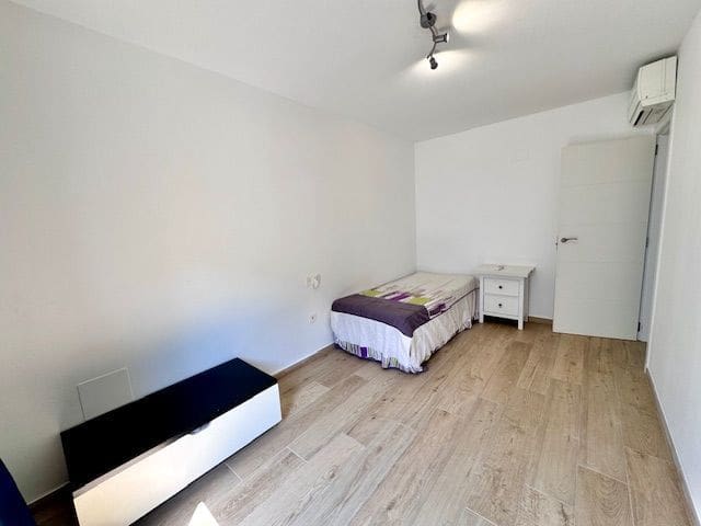 3 quarto Moradia Geminada para arrendar em Albir com piscina garagem - 1 800 € (Ref: 9002975)