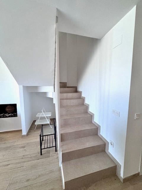 3 quarto Moradia Geminada para arrendar em Albir com piscina garagem - 1 800 € (Ref: 9002975)