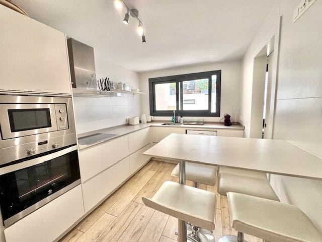 3 quarto Moradia Geminada para arrendar em Albir com piscina garagem - 1 800 € (Ref: 9002975)