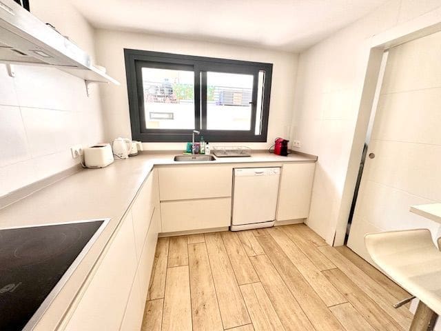 3 quarto Moradia Geminada para arrendar em Albir com piscina garagem - 1 800 € (Ref: 9002975)