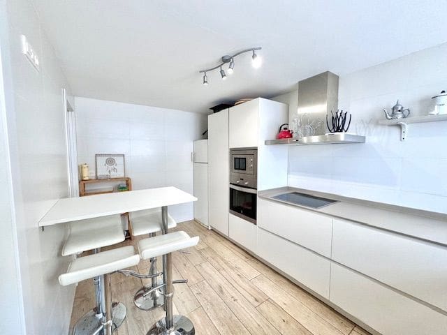 3 quarto Moradia Geminada para arrendar em Albir com piscina garagem - 1 800 € (Ref: 9002975)