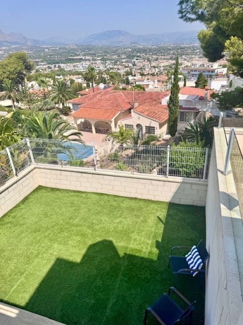 3 quarto Moradia Geminada para arrendar em Albir com piscina garagem - 1 800 € (Ref: 9002975)