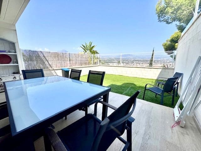 3 quarto Moradia Geminada para arrendar em Albir com piscina garagem - 1 800 € (Ref: 9002975)