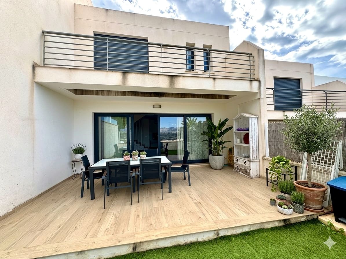 3 quarto Moradia Geminada para arrendar em Albir com piscina garagem - 1 800 € (Ref: 9002975)