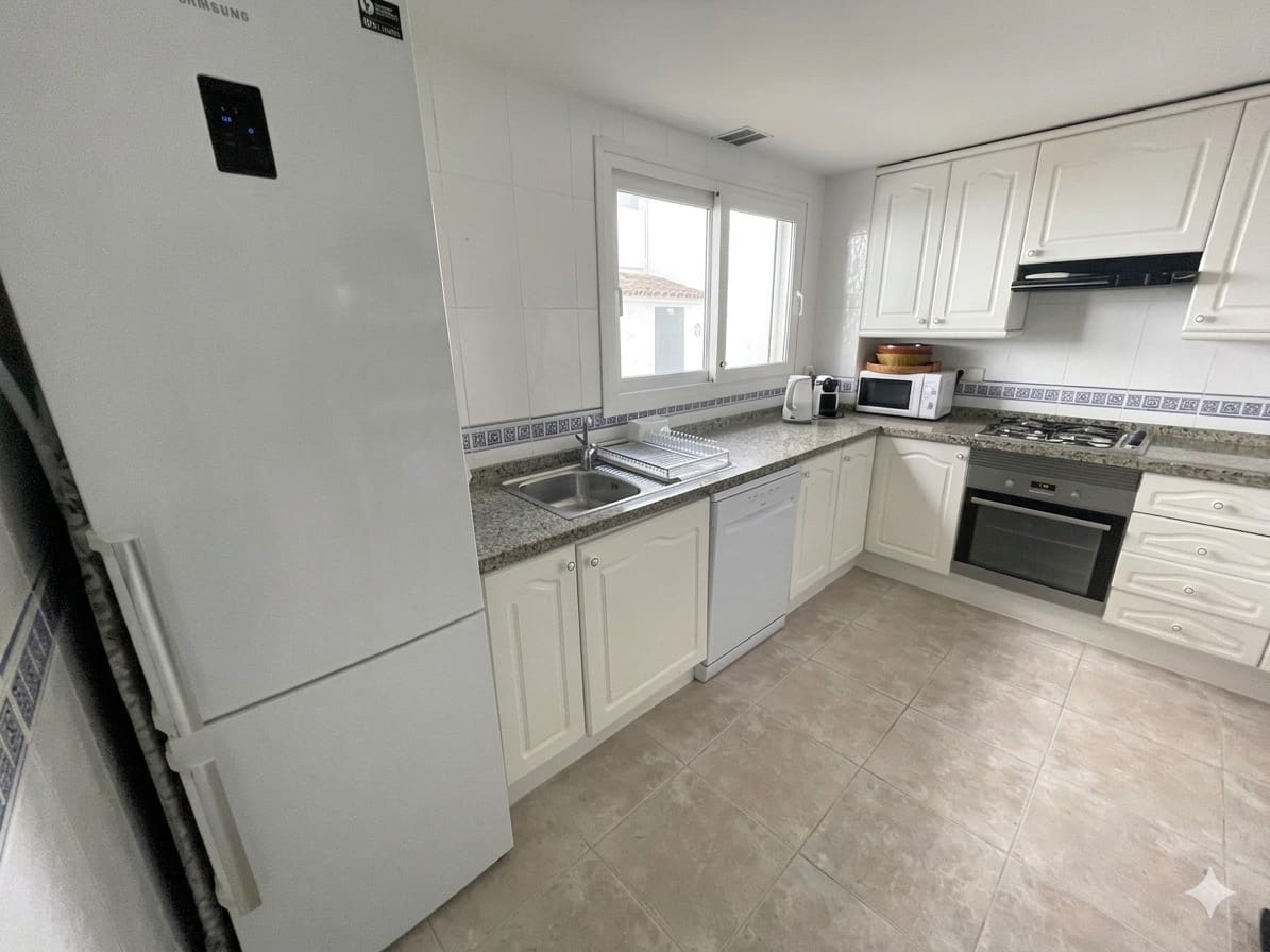3 bedroom Apartment for rent in Altea with pool garage - € 1,800 (Ref: 9064941)