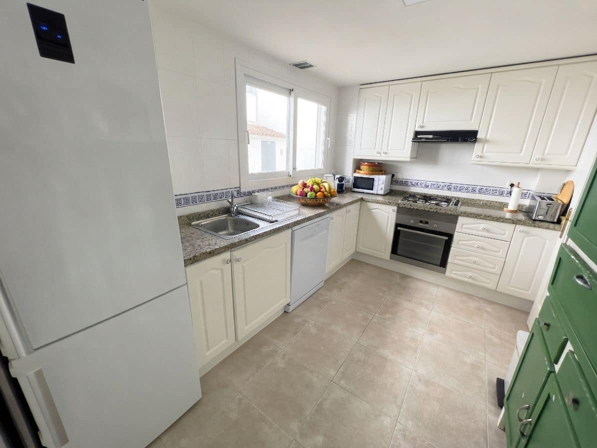3 bedroom Apartment for rent in Altea with pool garage - € 1,800 (Ref: 9064941)