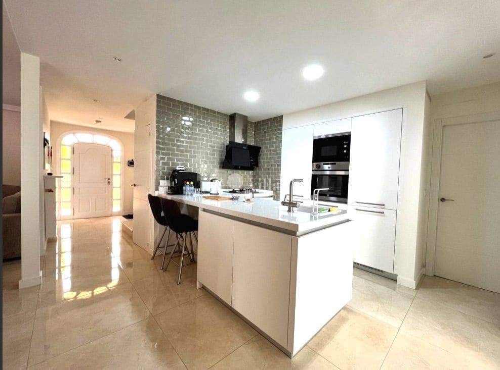 4 bedroom Semi-detached Villa for sale in Albir with pool garage - € 695,000 (Ref: 9356675)