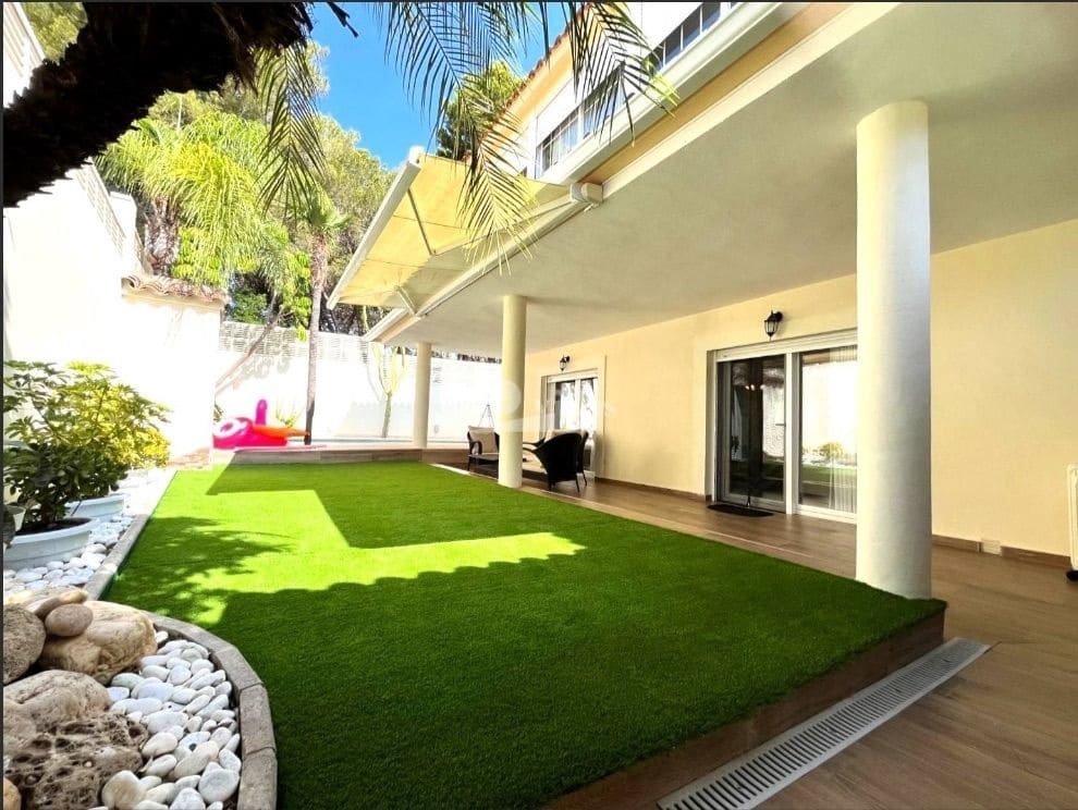 4 bedroom Semi-detached Villa for sale in Albir with pool garage - € 695,000 (Ref: 9356675)