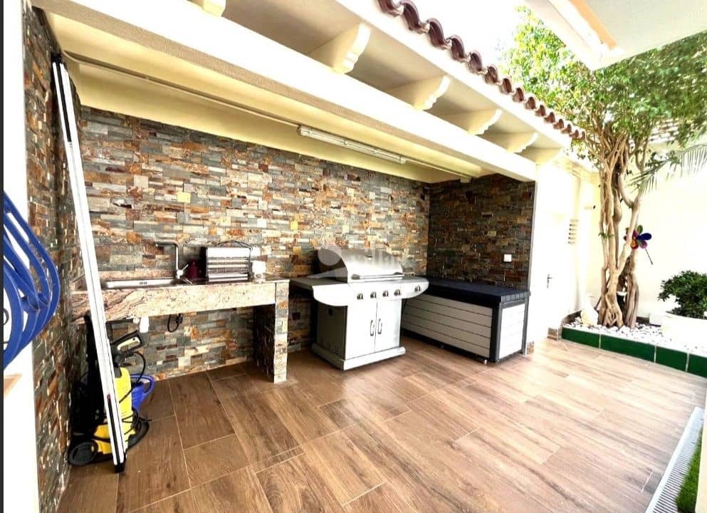 4 bedroom Semi-detached Villa for sale in Albir with pool garage - € 695,000 (Ref: 9356675)