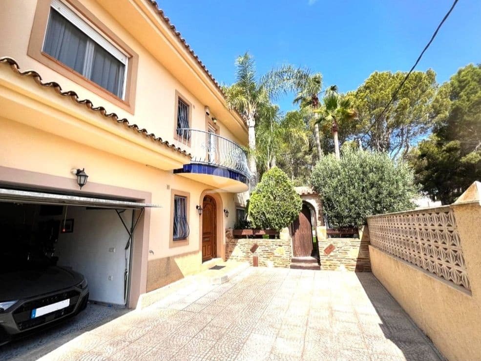 4 bedroom Semi-detached Villa for sale in Albir with pool garage - € 695,000 (Ref: 9356675)