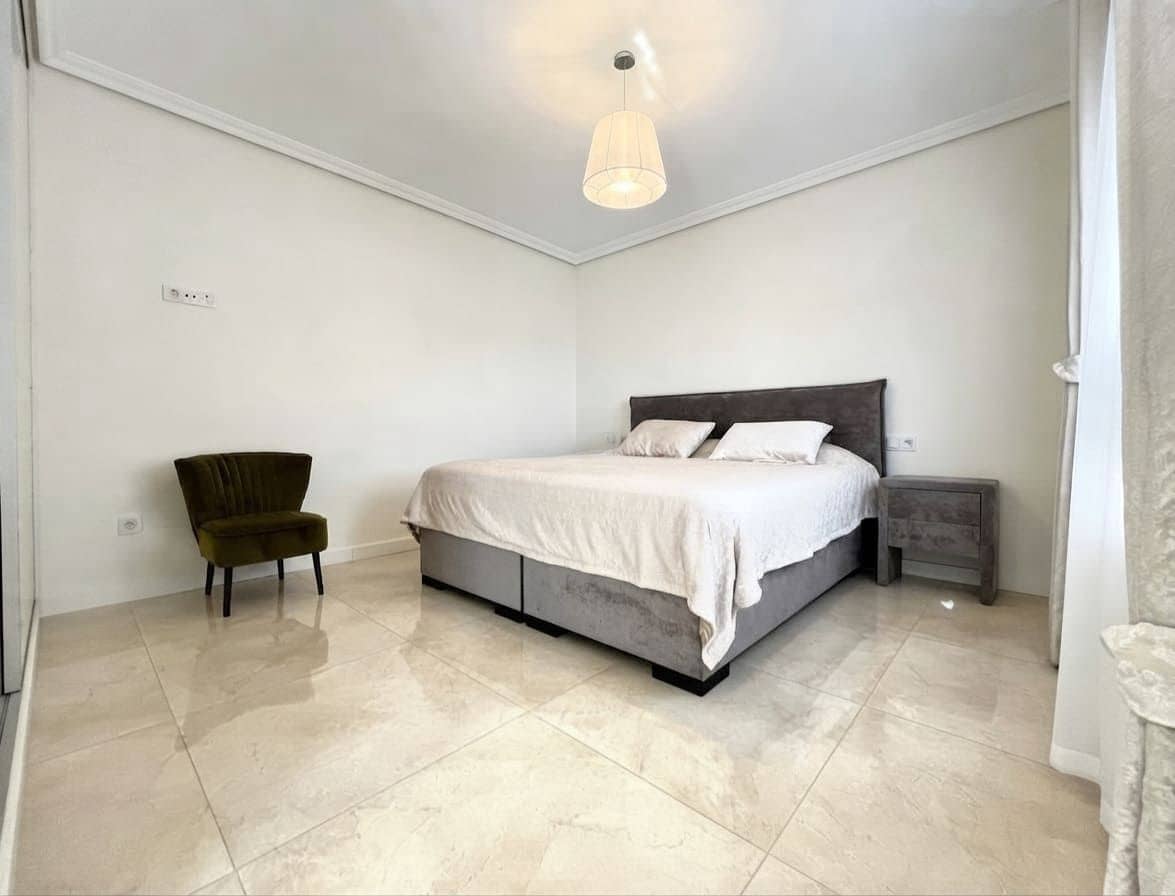 4 sypialnia Dom blizniak na sprzedaż w Albir z basenem garażem - 670 000 € (Ref: 9356675)