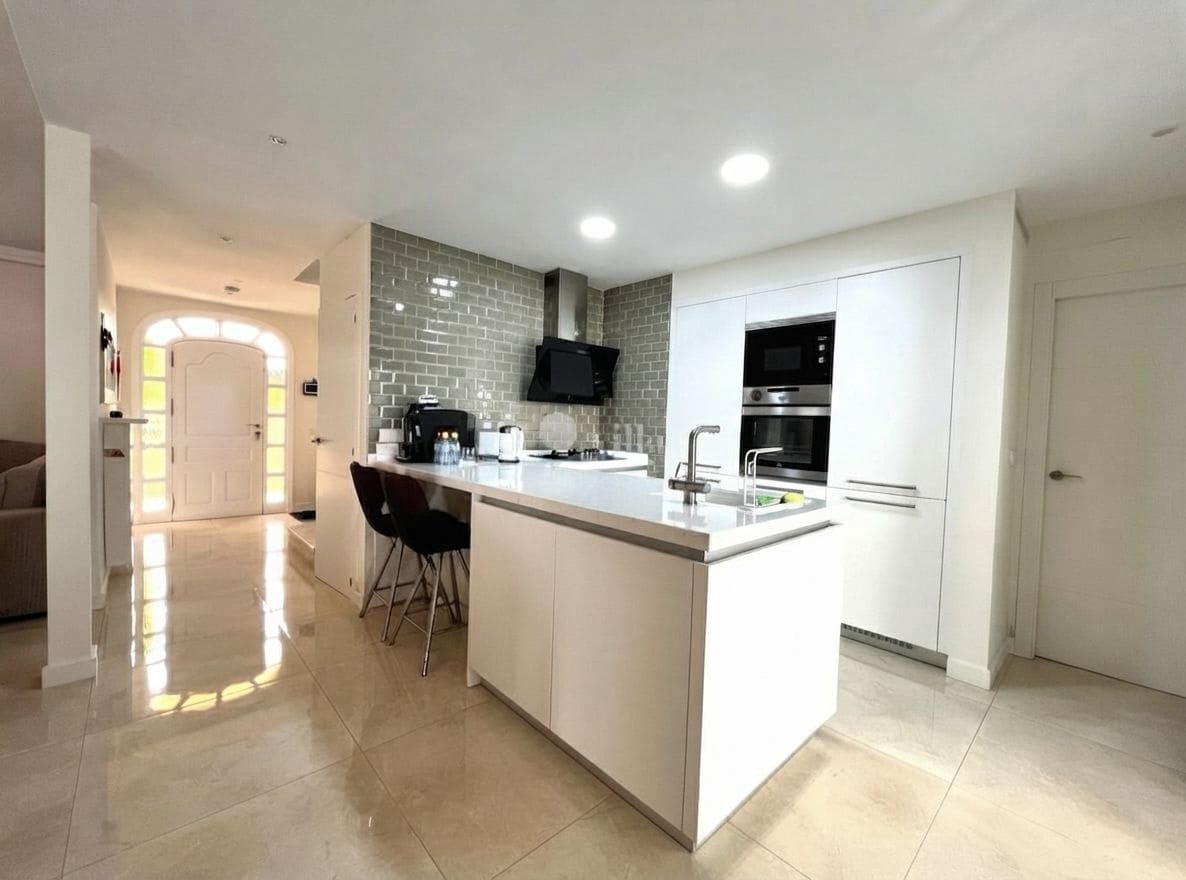 4 sypialnia Dom blizniak na sprzedaż w Albir z basenem garażem - 670 000 € (Ref: 9356675)