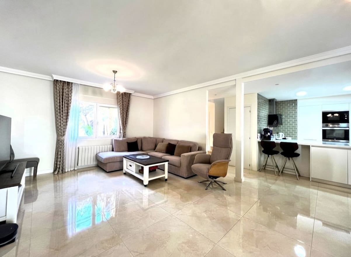 4 sypialnia Dom blizniak na sprzedaż w Albir z basenem garażem - 670 000 € (Ref: 9356675)
