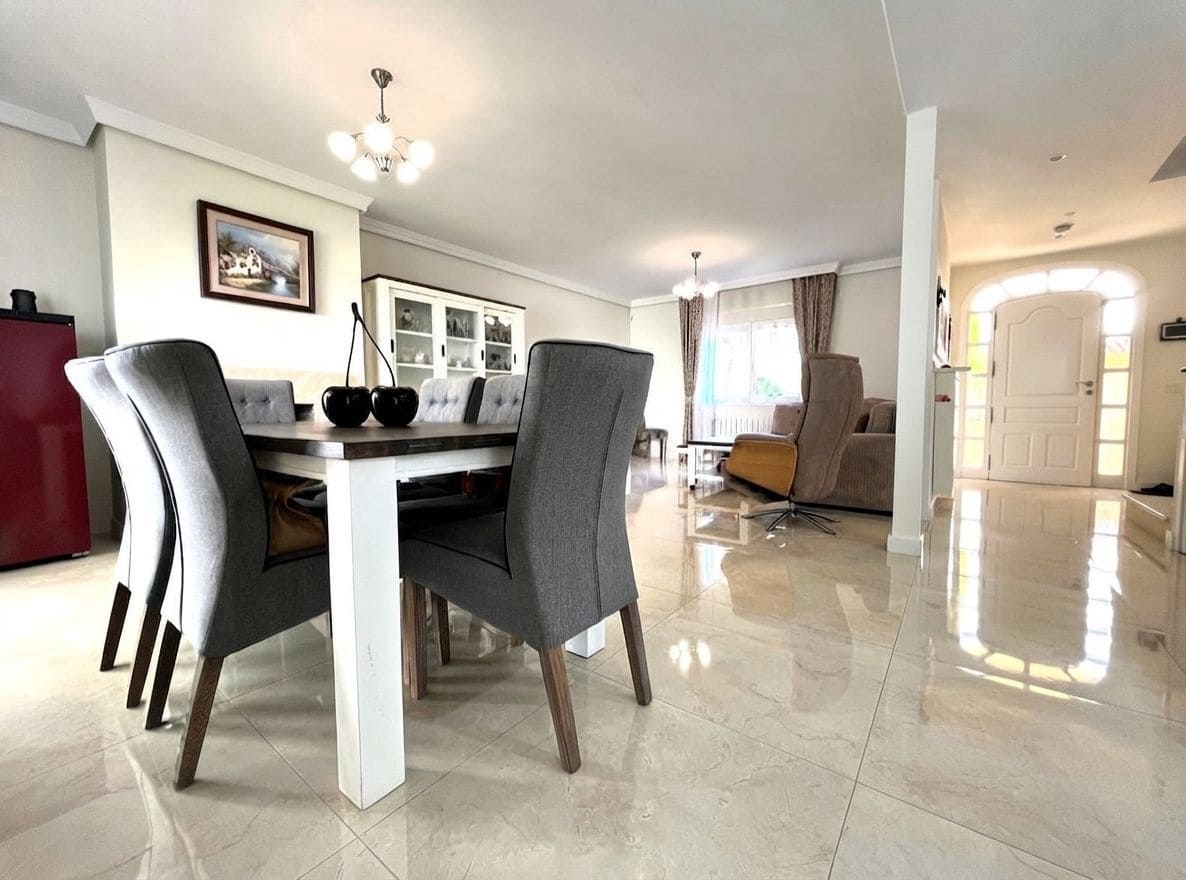 4 sypialnia Dom blizniak na sprzedaż w Albir z basenem garażem - 670 000 € (Ref: 9356675)