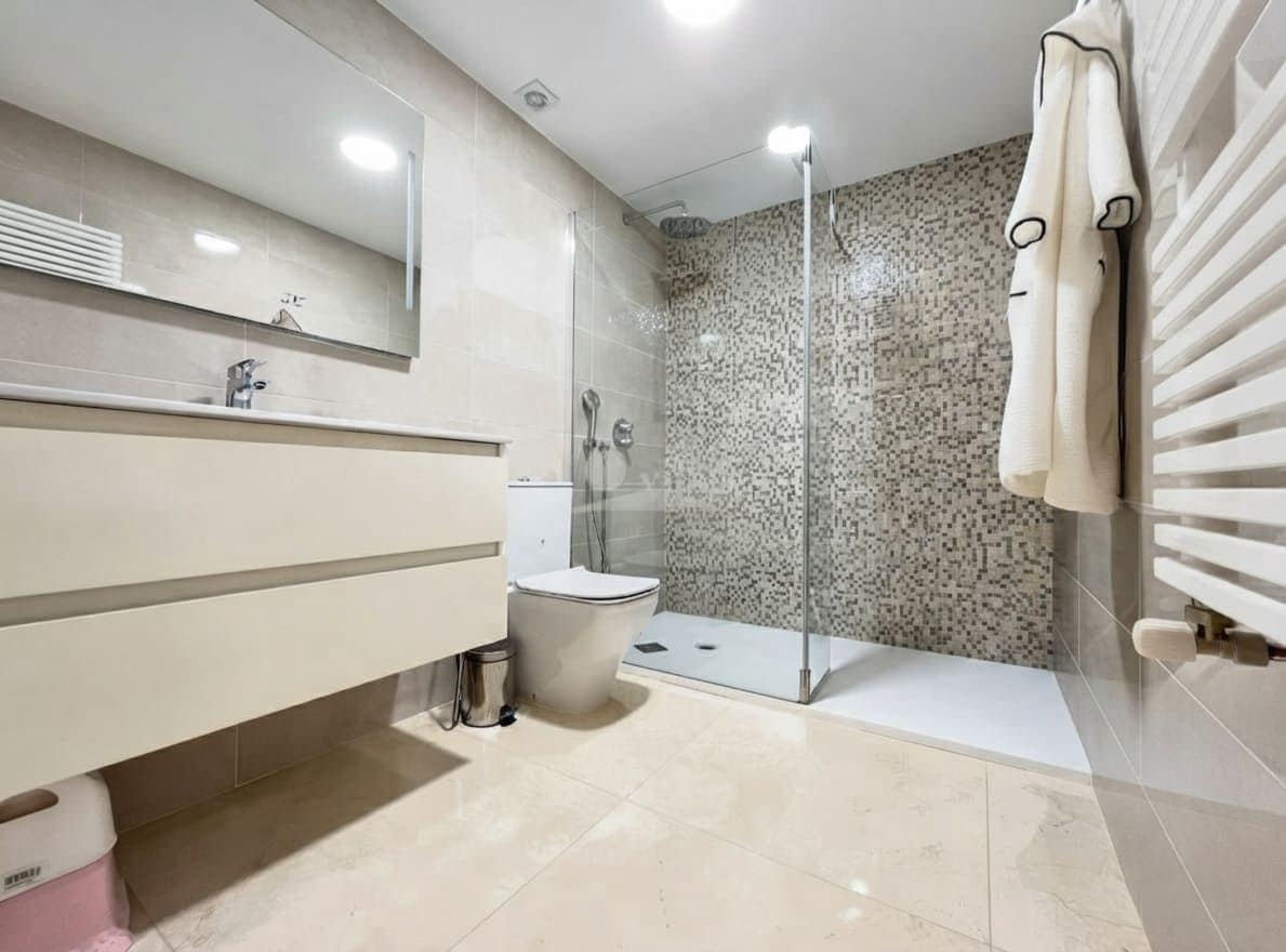 4 sypialnia Dom blizniak na sprzedaż w Albir z basenem garażem - 670 000 € (Ref: 9356675)