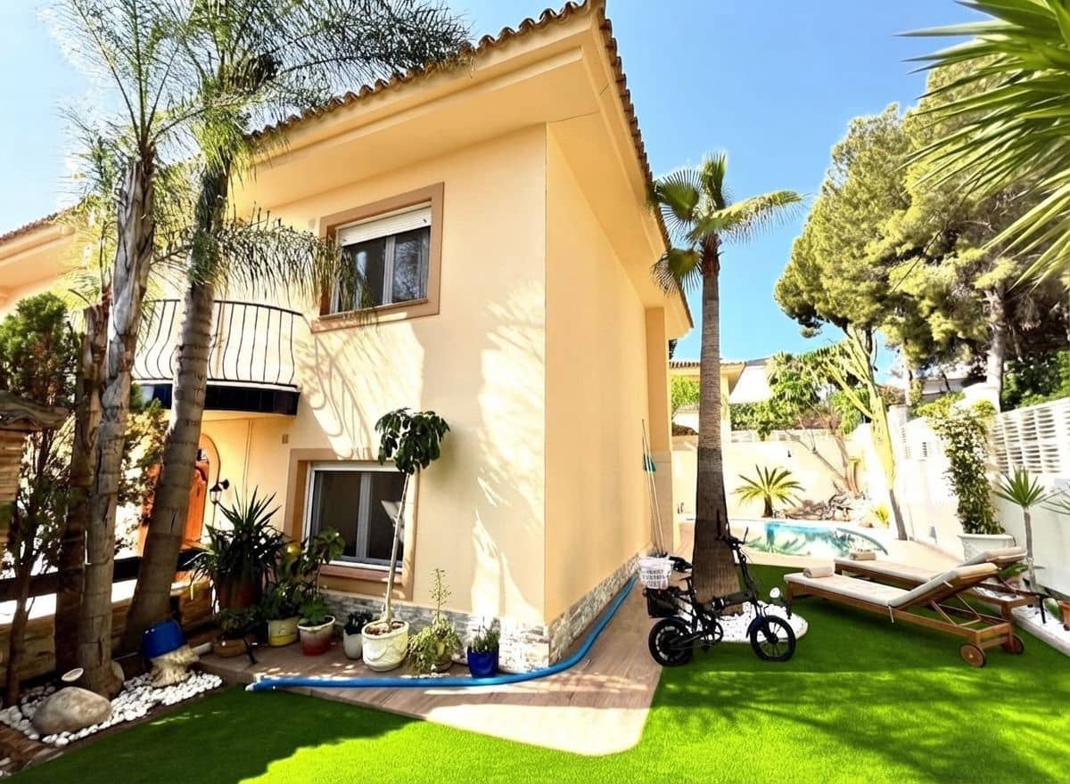 4 sypialnia Dom blizniak na sprzedaż w Albir z basenem garażem - 670 000 € (Ref: 9356675)