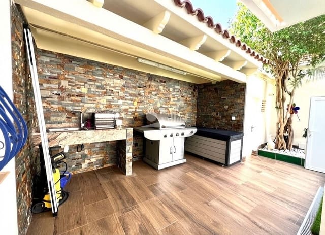 4 slaapkamer Halfvrijstaande villa te koop in Albir, Alfaz del Pi / L'Alfàs del Pi met zwembad garage - € 670.000 (Ref: 9356675)