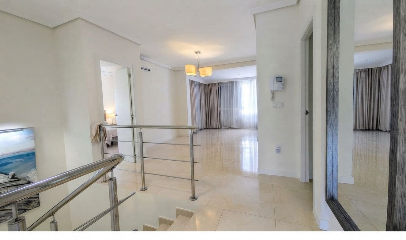 4 sypialnia Dom blizniak na sprzedaż w Albir z basenem garażem - 670 000 € (Ref: 9356675)