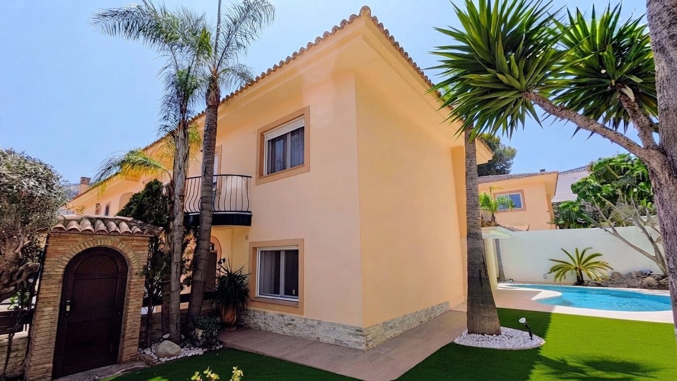 4 sypialnia Dom blizniak na sprzedaż w Albir z basenem garażem - 670 000 € (Ref: 9356675)