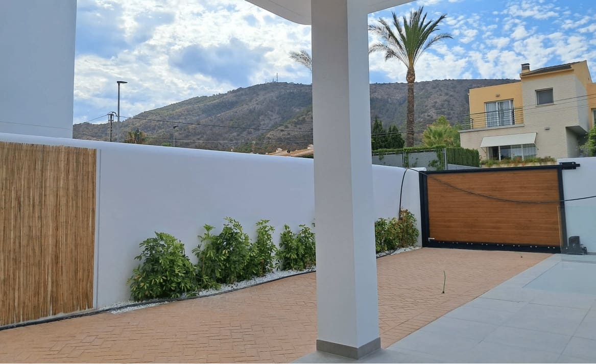 4 bedroom Villa for sale in Albir with pool garage - € 875,000 (Ref: 9387400)